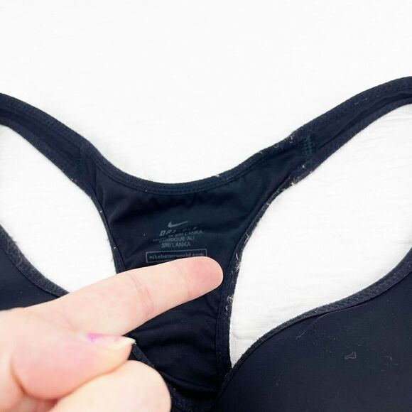 BUY 1 GET 1 FREE Nike Dri fit 34d black white wire free - Picture 5 of 12